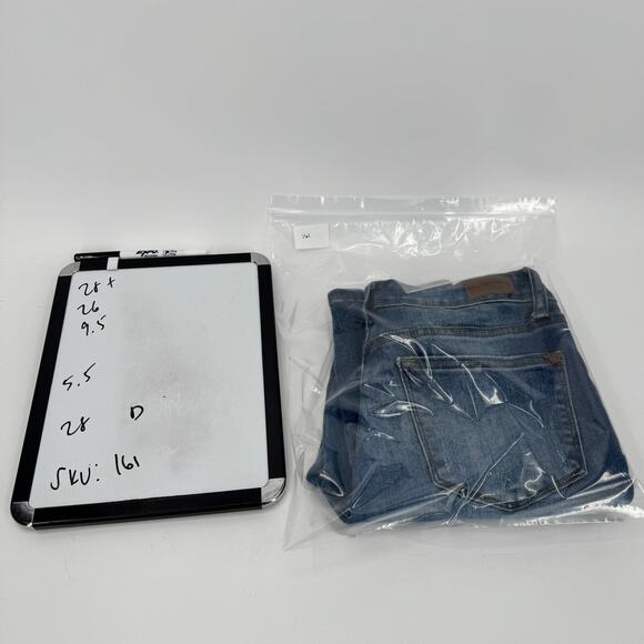 Judy Blue Jeans Womens 28 (28x26 ACTUAL) Relaxed Fit Distressed Denim Stretch - Picture 10 of 10